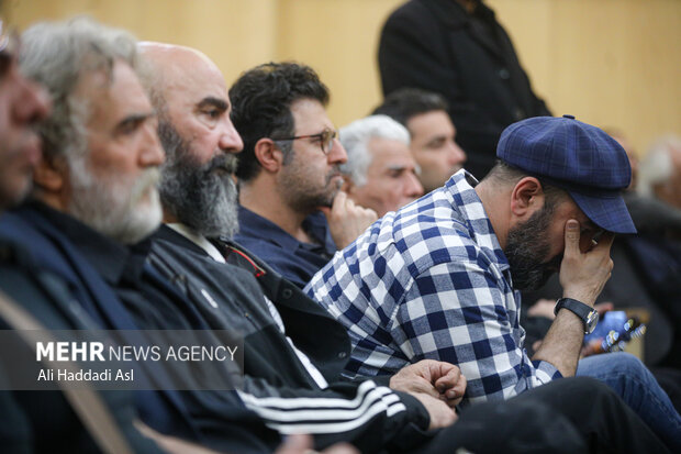 مجید صالحی و حجت اله در مراسم ترحیم رضا داوود نژاد حضور دارد