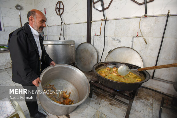 افطاری ساده امامزاده طاهر (علیه السلام)