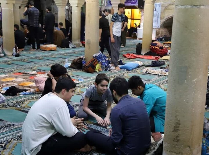 حضور پرشور جوانان همدانی در اعتکاف دهه آخر ماه رمضان