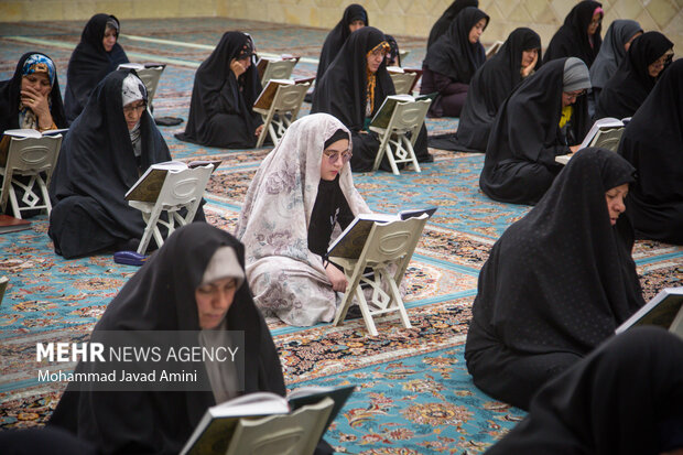 محفل انس با قرآن کریم در مسجد امام حسن عسگری (ع) محفل انس با قرآن کریم در مسجد امام حسن عسگری (ع)