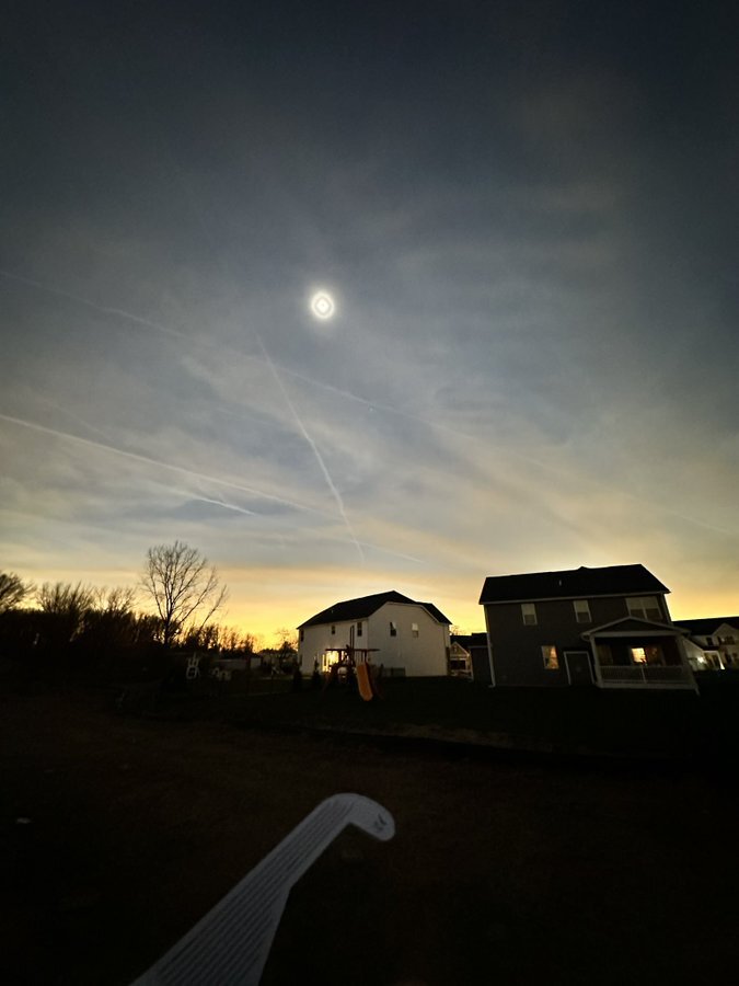 تصاویر خورشید گرفتگی در آسمان آمریکا 