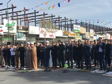 نمایش شکرگزاری مردم قوچان در اقامه نماز  عید فطر 