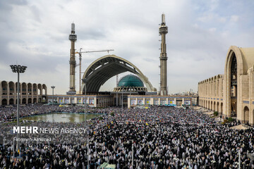 شاهد...لقطات جوية تعكس حجم المشاركة الشعبية في صلاة عيد الفطر بـ"طهران"