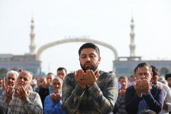 Jamkaran Mosque hosts Muslims celebrating Eid al-Fitr