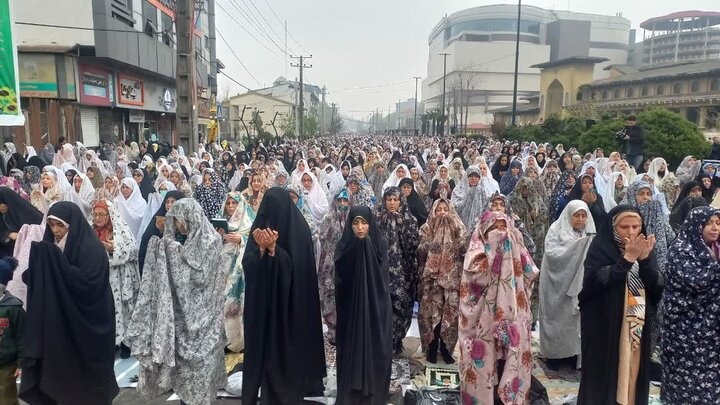 تصاویری از اقامه نماز عید فطر در رشت