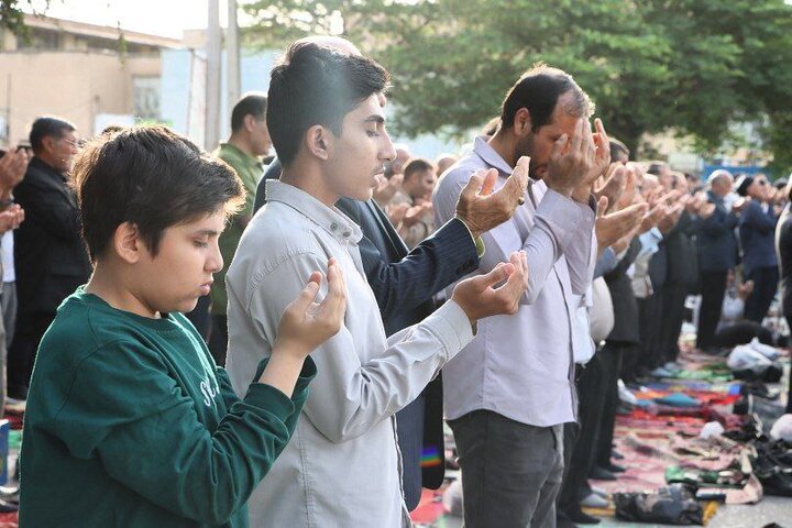 تصاویری از اقامه نماز عید فطر در شهرستان دهلران