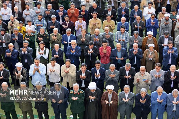 اقامه نماز عید فطر به امامت رهبر معظم انقلاب اسلامی