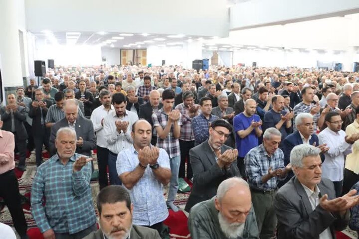 مردم پایتخت در صفوف متراکم  قنوت بندگی بستند و نماز عید خواندند