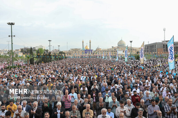 نماز عید سعید فطر در حرم حضرت عبدالعظیم حسنی (ع)