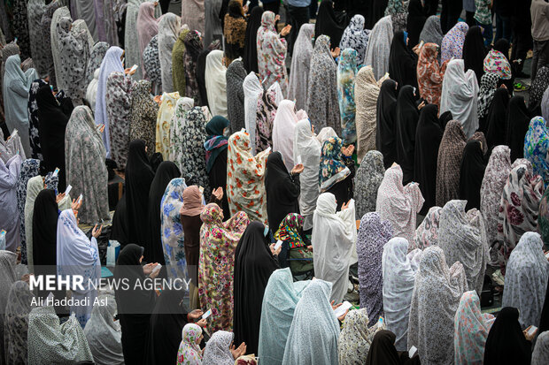 اقامه نماز عید سعید فطر در محله سعادت آباد