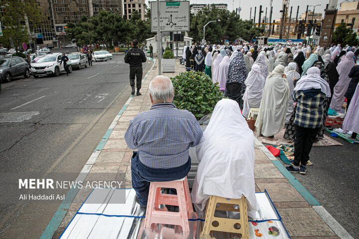 اقامه نماز عید سعید فطر در محله سعادت آباد تهران