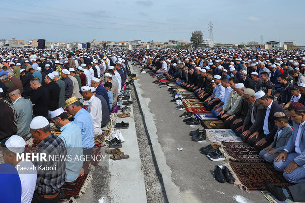 نماز عید فطر در ترکمن صحرا