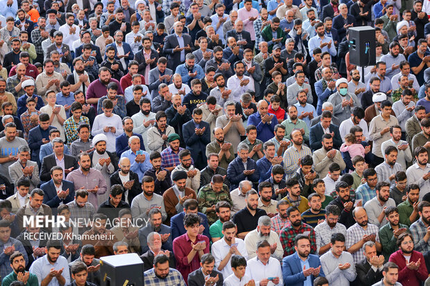 اقامه نماز عید فطر به امامت رهبر معظم انقلاب اسلامی