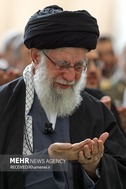 اقامه نماز عید فطر به امامت رهبر معظم انقلاب اسلامی