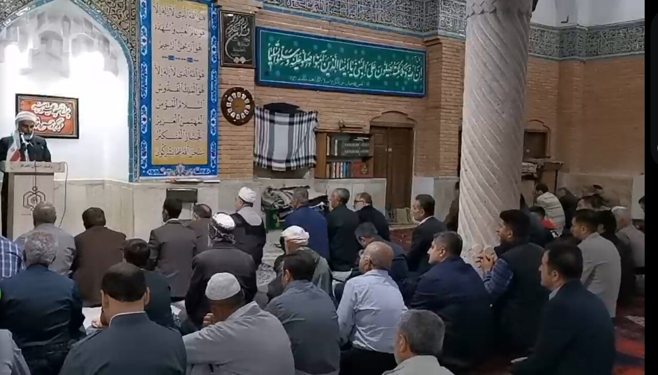 اقامه نماز عید سعید فطر در مسجد جامع سنندج