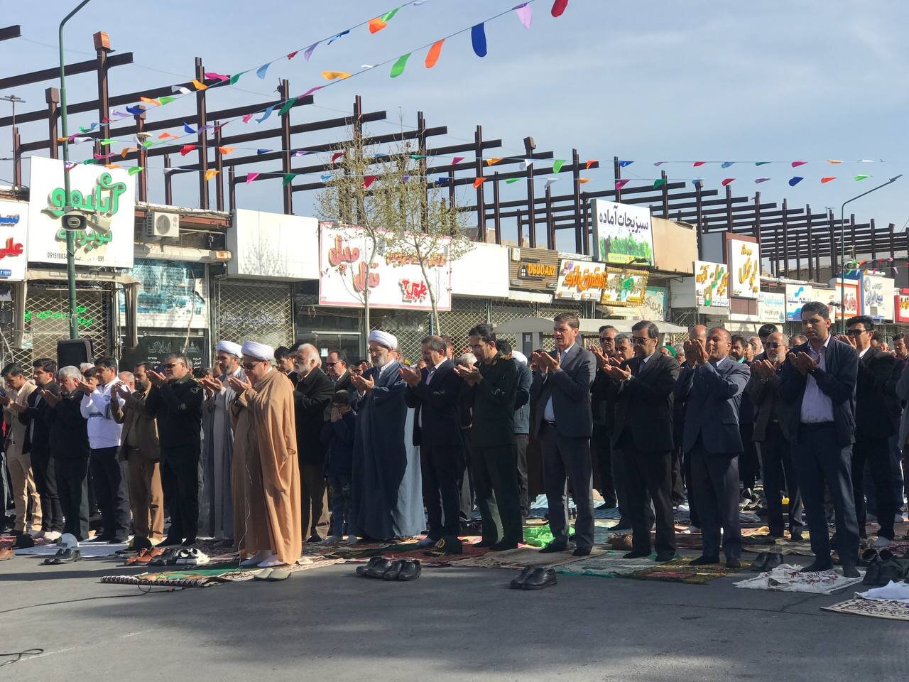 نمایش شکرگزاری مردم قوچان در اقامه نماز  عید فطر 