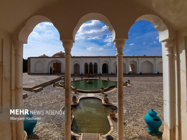 باغ و عمارت فتح آباد با نام صاحب قدیمی باغ بیگلر بیگی در شهر کرمان قرار دارد. باغی که در منطقه اختیارآباد کرمان و۲۵ کیلومتری مرکز این شهر قرار گرفته است. باغ فتح آباد زمانی رونق زیادی داشته، به طوری که سبک ساخت آن الگوی ساخت مجموعه جهانی باغ شاهزاده ماهان شده است