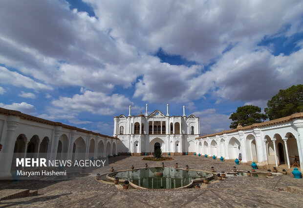 باغ و عمارت فتح آباد با نام صاحب قدیمی باغ بیگلر بیگی در شهر کرمان قرار دارد. باغی که در منطقه اختیارآباد کرمان و۲۵ کیلومتری مرکز این شهر قرار گرفته است. باغ فتح آباد زمانی رونق زیادی داشته، به طوری که سبک ساخت آن الگوی ساخت مجموعه جهانی باغ شاهزاده ماهان شده است