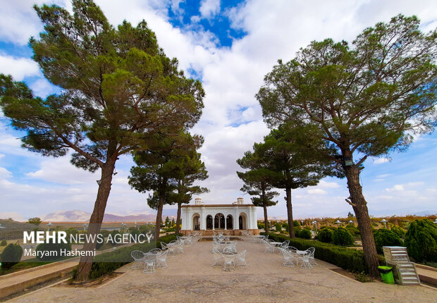 باغ و عمارت فتح آباد با نام صاحب قدیمی باغ بیگلر بیگی در شهر کرمان قرار دارد. باغی که در منطقه اختیارآباد کرمان و۲۵ کیلومتری مرکز این شهر قرار گرفته است. باغ فتح آباد زمانی رونق زیادی داشته، به طوری که سبک ساخت آن الگوی ساخت مجموعه جهانی باغ شاهزاده ماهان شده است