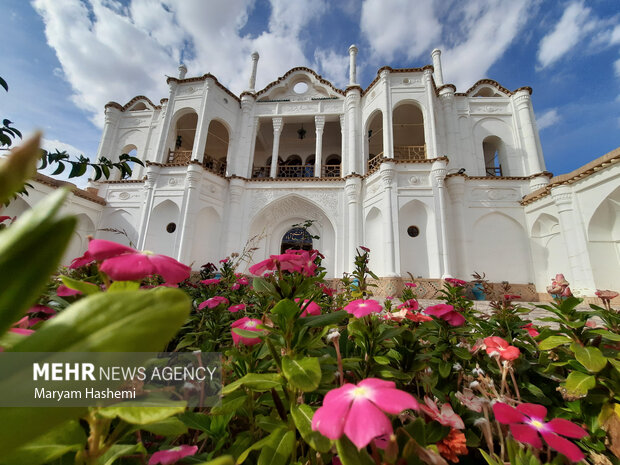 باغ و عمارت فتح آباد با نام صاحب قدیمی باغ بیگلر بیگی در شهر کرمان قرار دارد. باغی که در منطقه اختیارآباد کرمان و۲۵ کیلومتری مرکز این شهر قرار گرفته است. باغ فتح آباد زمانی رونق زیادی داشته، به طوری که سبک ساخت آن الگوی ساخت مجموعه جهانی باغ شاهزاده ماهان شده است