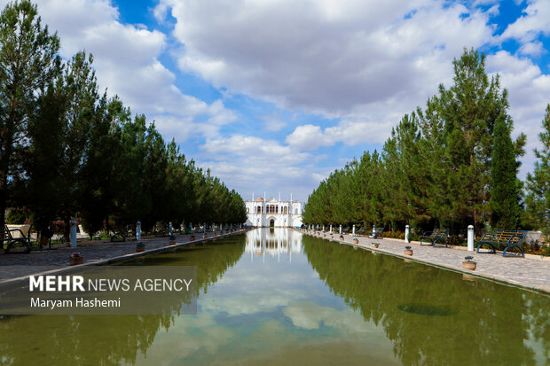 باغ و عمارت فتح آباد با نام صاحب قدیمی باغ بیگلر بیگی در شهر کرمان قرار دارد. باغی که در منطقه اختیارآباد کرمان و۲۵ کیلومتری مرکز این شهر قرار گرفته است. باغ فتح آباد زمانی رونق زیادی داشته، به طوری که سبک ساخت آن الگوی ساخت مجموعه جهانی باغ شاهزاده ماهان شده است