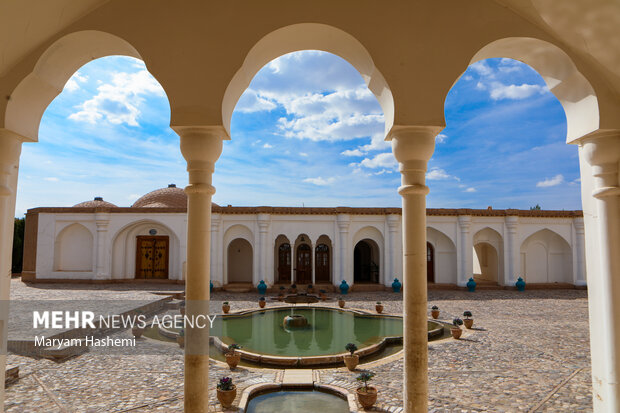 باغ و عمارت فتح آباد با نام صاحب قدیمی باغ بیگلر بیگی در شهر کرمان قرار دارد. باغی که در منطقه اختیارآباد کرمان و۲۵ کیلومتری مرکز این شهر قرار گرفته است. باغ فتح آباد زمانی رونق زیادی داشته، به طوری که سبک ساخت آن الگوی ساخت مجموعه جهانی باغ شاهزاده ماهان شده است