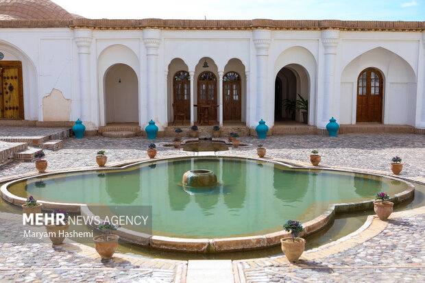 باغ و عمارت فتح آباد با نام صاحب قدیمی باغ بیگلر بیگی در شهر کرمان قرار دارد. باغی که در منطقه اختیارآباد کرمان و۲۵ کیلومتری مرکز این شهر قرار گرفته است. باغ فتح آباد زمانی رونق زیادی داشته، به طوری که سبک ساخت آن الگوی ساخت مجموعه جهانی باغ شاهزاده ماهان شده است