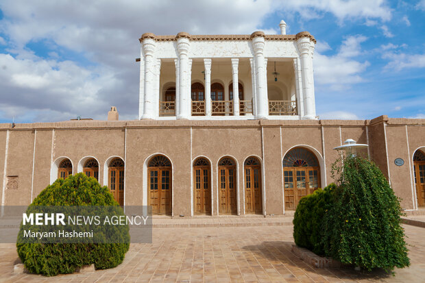 باغ و عمارت فتح آباد با نام صاحب قدیمی باغ بیگلر بیگی در شهر کرمان قرار دارد. باغی که در منطقه اختیارآباد کرمان و۲۵ کیلومتری مرکز این شهر قرار گرفته است. باغ فتح آباد زمانی رونق زیادی داشته، به طوری که سبک ساخت آن الگوی ساخت مجموعه جهانی باغ شاهزاده ماهان شده است
