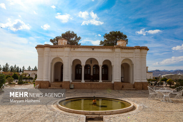 باغ و عمارت فتح آباد با نام صاحب قدیمی باغ بیگلر بیگی در شهر کرمان قرار دارد. باغی که در منطقه اختیارآباد کرمان و۲۵ کیلومتری مرکز این شهر قرار گرفته است. باغ فتح آباد زمانی رونق زیادی داشته، به طوری که سبک ساخت آن الگوی ساخت مجموعه جهانی باغ شاهزاده ماهان شده است