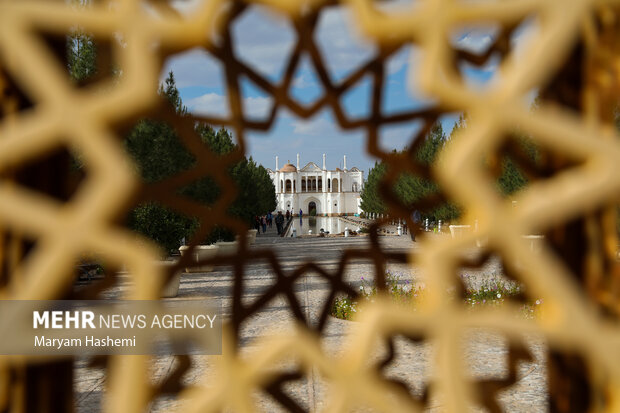 باغ و عمارت فتح آباد با نام صاحب قدیمی باغ بیگلر بیگی در شهر کرمان قرار دارد. باغی که در منطقه اختیارآباد کرمان و۲۵ کیلومتری مرکز این شهر قرار گرفته است. باغ فتح آباد زمانی رونق زیادی داشته، به طوری که سبک ساخت آن الگوی ساخت مجموعه جهانی باغ شاهزاده ماهان شده است