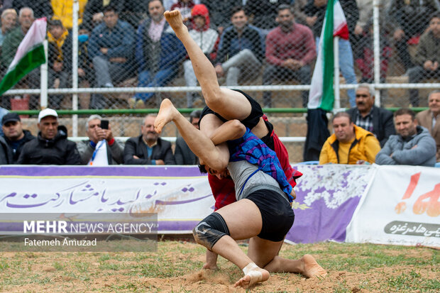 İran'da geleneksel çuha güreş oyunları