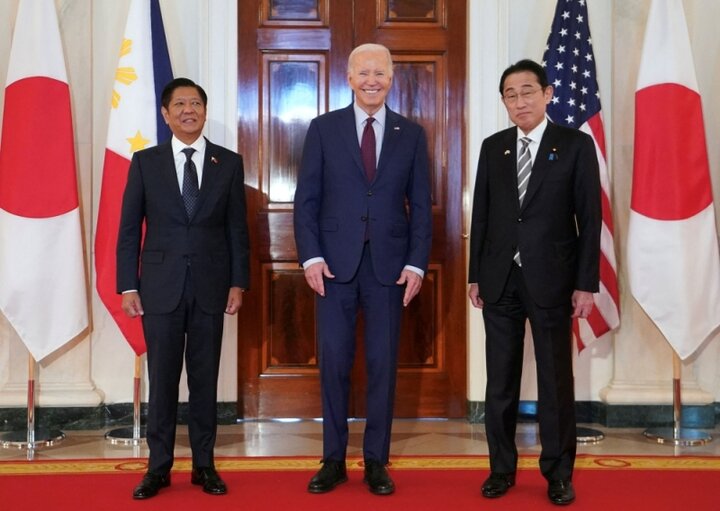 ادعای رییس جمهور فیلیپین درباره توافق سه‌جانبه با آمریکا و ژاپن!