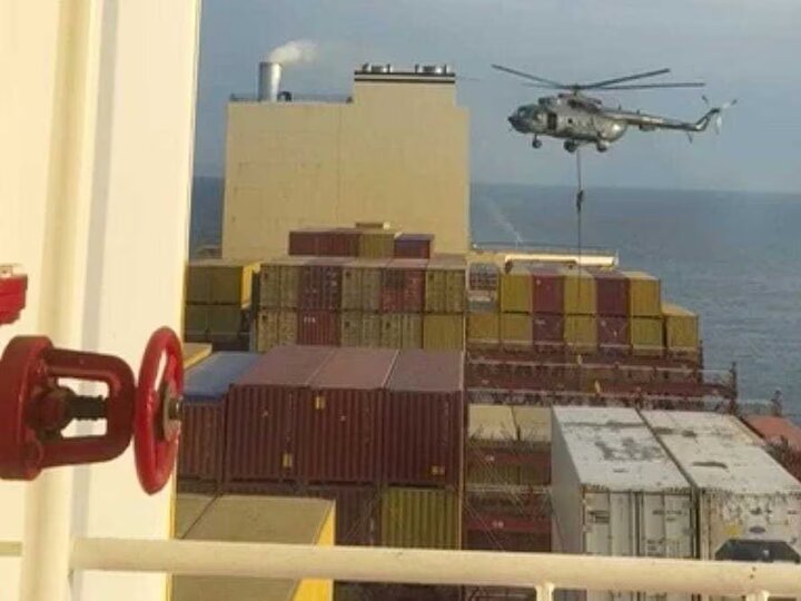 ایرانی حکومت نے اسرائیلی بحری جہاز پر موجود 2 پاکستانیوں کو واپسی کی اجازت دیدی
