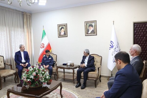 کیومرث هاشمی: استعدادهای برتر ورزش بورسیه میشوند