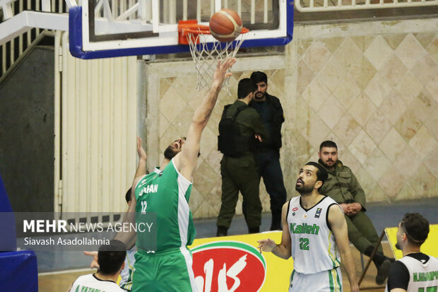 دیدار تیم‌های بسکتبال کاله مازندران و ذوب آهن اصفهان