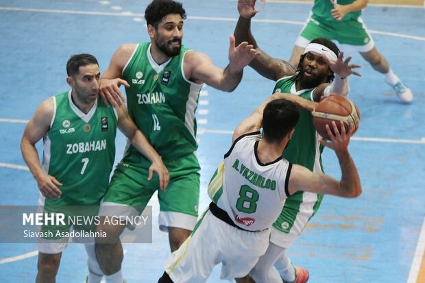 دیدار تیم‌های بسکتبال کاله مازندران و ذوب آهن اصفهان