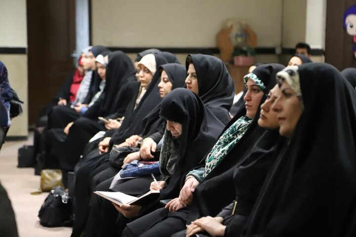 متولیان از فعالان عرصه خانواده حمایت کنند