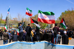 حضور دانش آموزان اصفهان بر سرمزار شهید زاهدی پس از تحقق وعده صادق