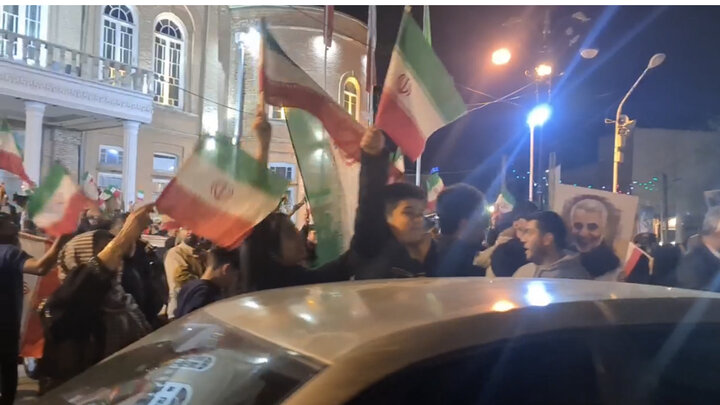 شادی مردم ارومیه پس از حمله موشکی ایران به اسراییل