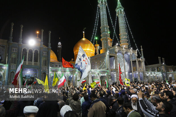 تجمع شبانه مردم قم در حمایت از حمله ایران به رژیم اشغالگر قدس 