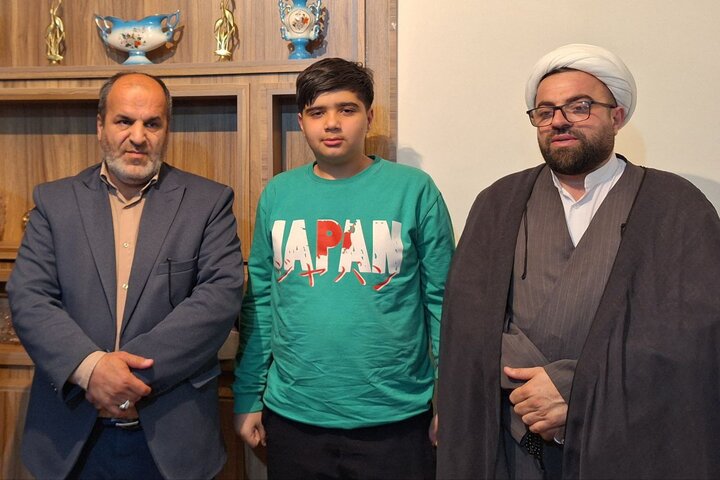 حضور فرماندار تبریز در منزل هوادار فقید تراکتور حضور فرماندار تبریز در منزل هوادار فقید تراکتور