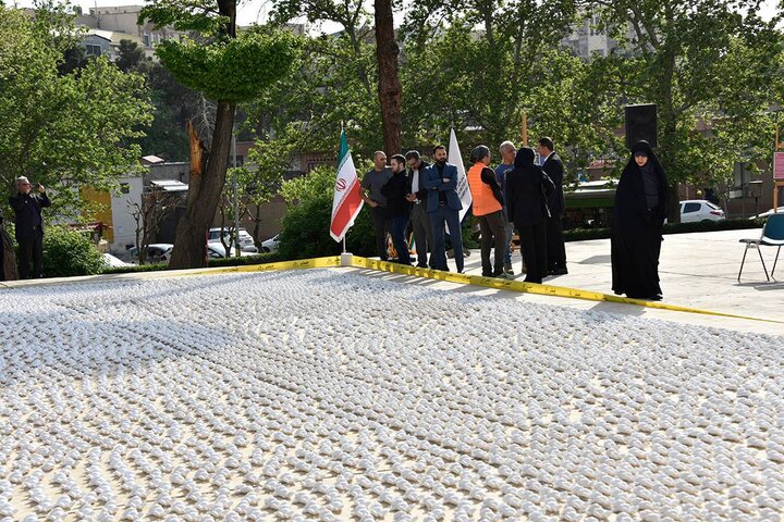 هنرمندانی که برای وعده صادق نقش زدند/چهره سال هنر انقلاب تجسمی شد