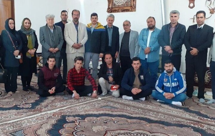 لزوم حمایت از شاعران جوان/زادگاهم مرا شاعر کرد