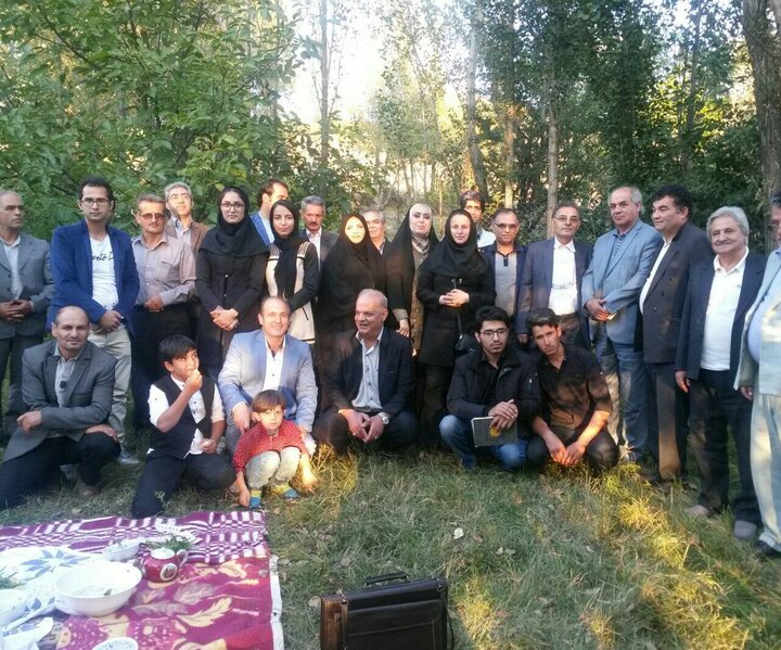 لزوم حمایت از شاعران جوان/زادگاهم مرا شاعر کرد