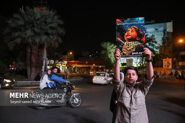 Tehraners celebrate Iran's slap in face of Israeli regime
