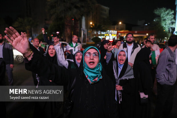 Tehraners celebrate Iran's slap in face of Israeli regime
