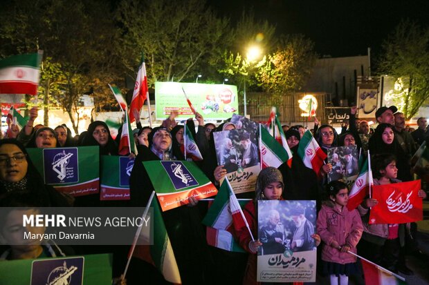 تجمع مردمی در اصفهان در راستای حمایت از عملیات وعده صادق 