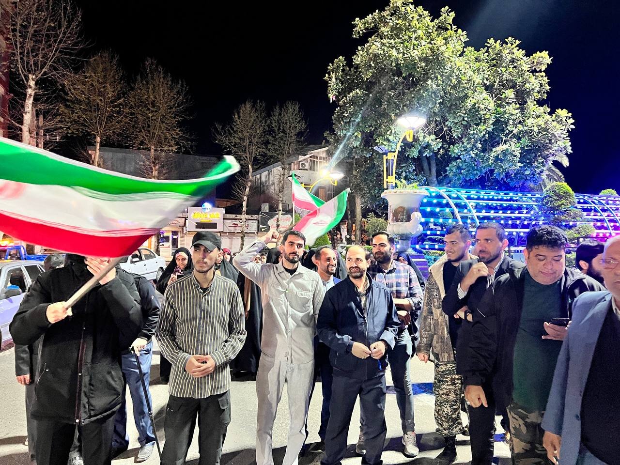 تجمع فومنی ها در حمایت از حمله هوایی ایران به اسراییل