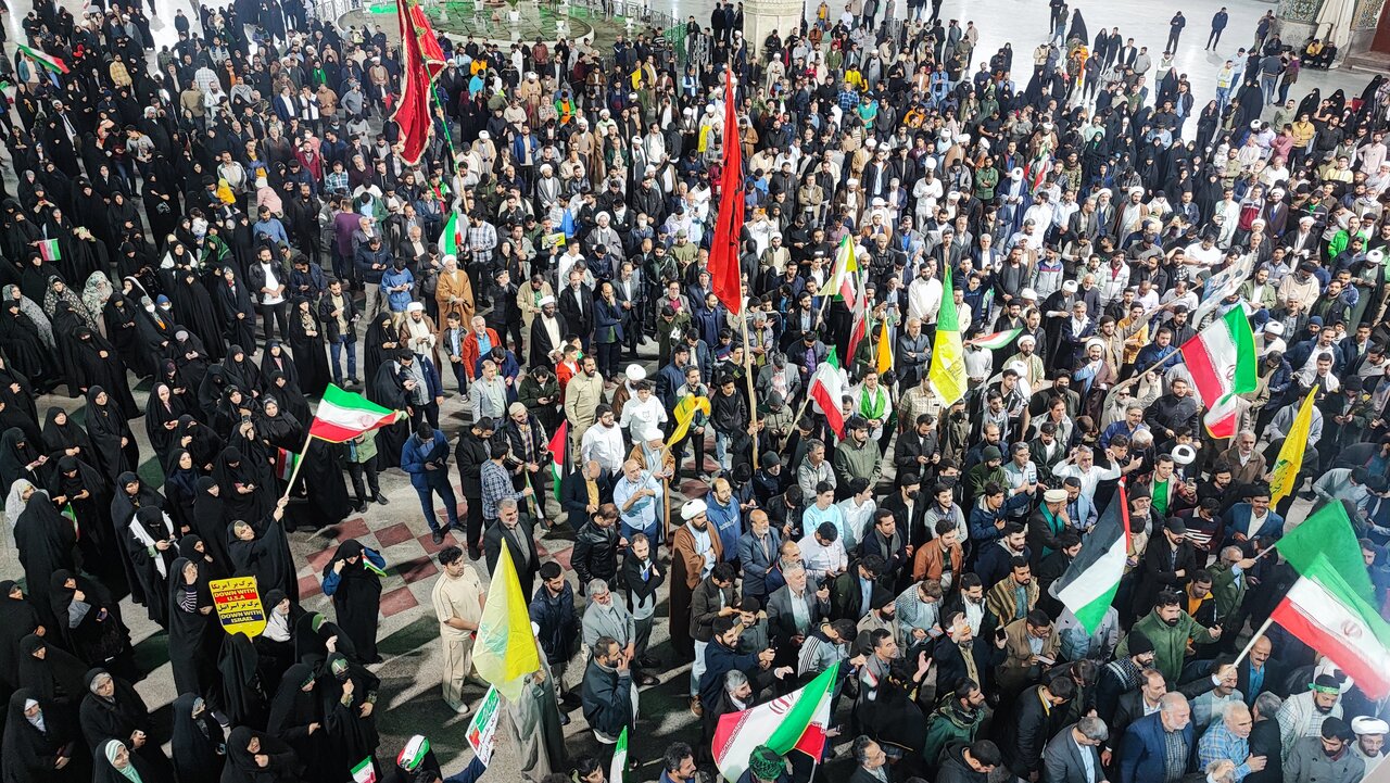 اجتماع مردم قم در حمایت از حمله گسترده ایران به سرزمین های اشغالی