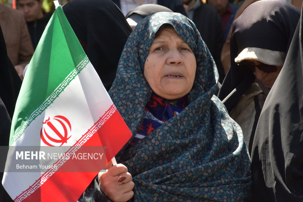 مردم خشنود از تحقق «وعده صادق»/ زندگی عادی در جریان است